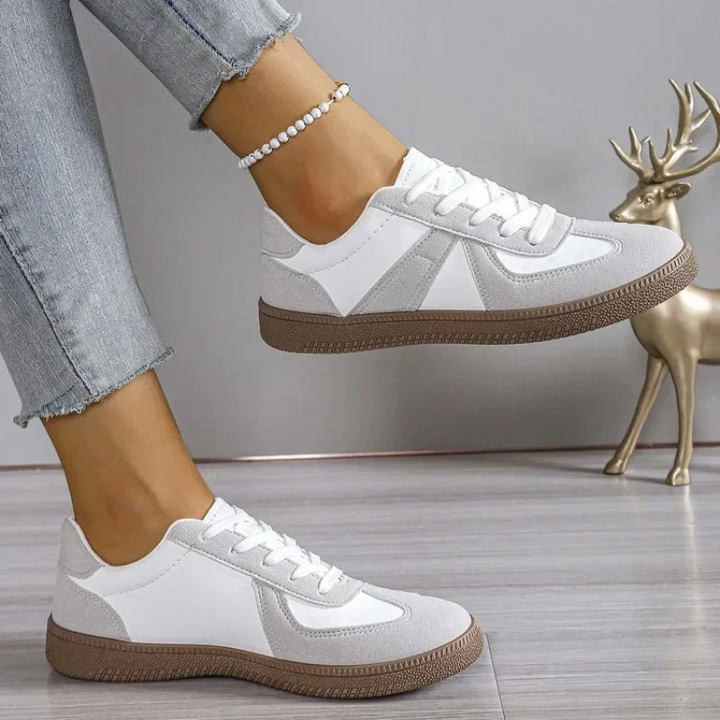 2025 autumn new flat sports shoes for women fashionable mixed color lace up vulcanized shoes comfortable casual shoes