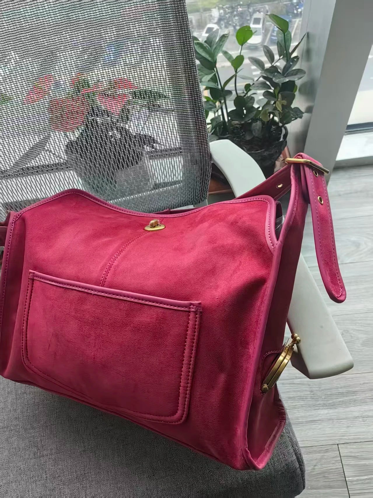 Casual Commuter Large Capacity Suede Pillow Bag Single Shoulder Crossbody Bag Vintage Style Polyester Lining Zipper Closure