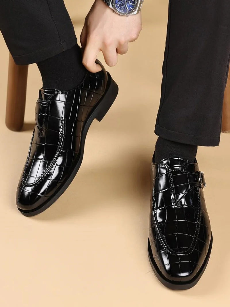 Autumn Retro Men Formal Shoes Slip on Men Casual Loafers Brand Moccasin Buckle Brogue Business Formal Men Shoes New Style