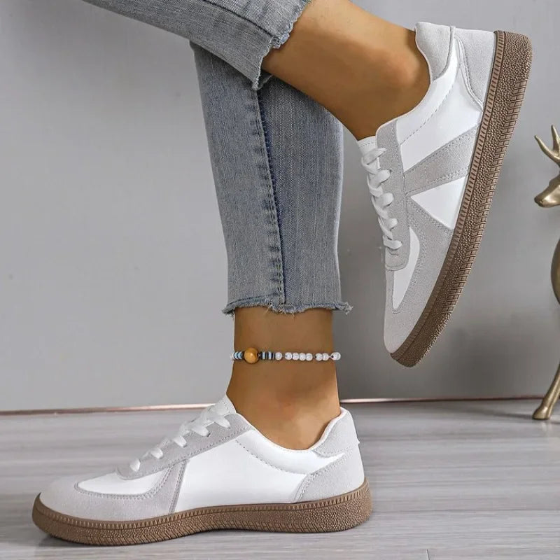 2025 autumn new flat sports shoes for women fashionable mixed color lace up vulcanized shoes comfortable casual shoes