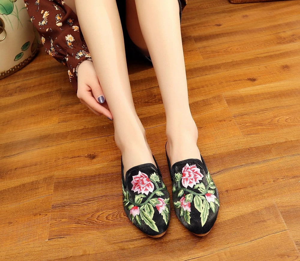 Veowalk Flowers Embroidered Women Flannel Cotton Mules Slippers Close Pointed Toe All Season Leisure Ladies Comfort Flat Shoes