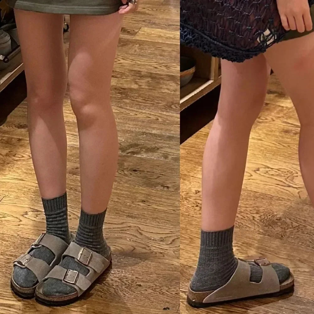 2026 Fashionable modern men's and women's sandals are comfortable and versatile for summer, beach, and outdoor use