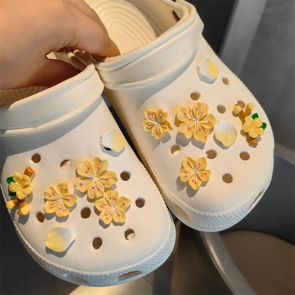 New Hot Fashion shoe Charms for Creative Branches and Flowers Clogs Shoe Buckle Cute shoe Accessories Decoration for Girls Gift
