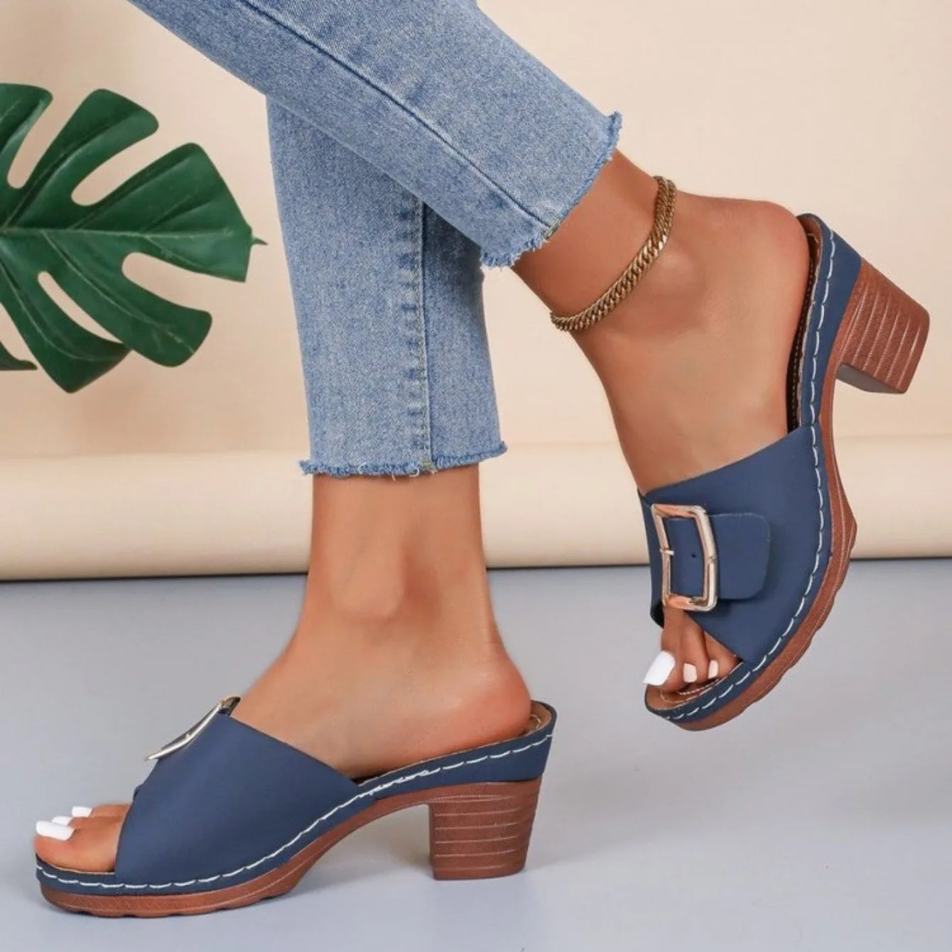 Women Sandals Summer New Fashion Soft Platform Shoes Ladies Chunky Heels Buckle Designer Slippers Outdoor High Heels Sandals