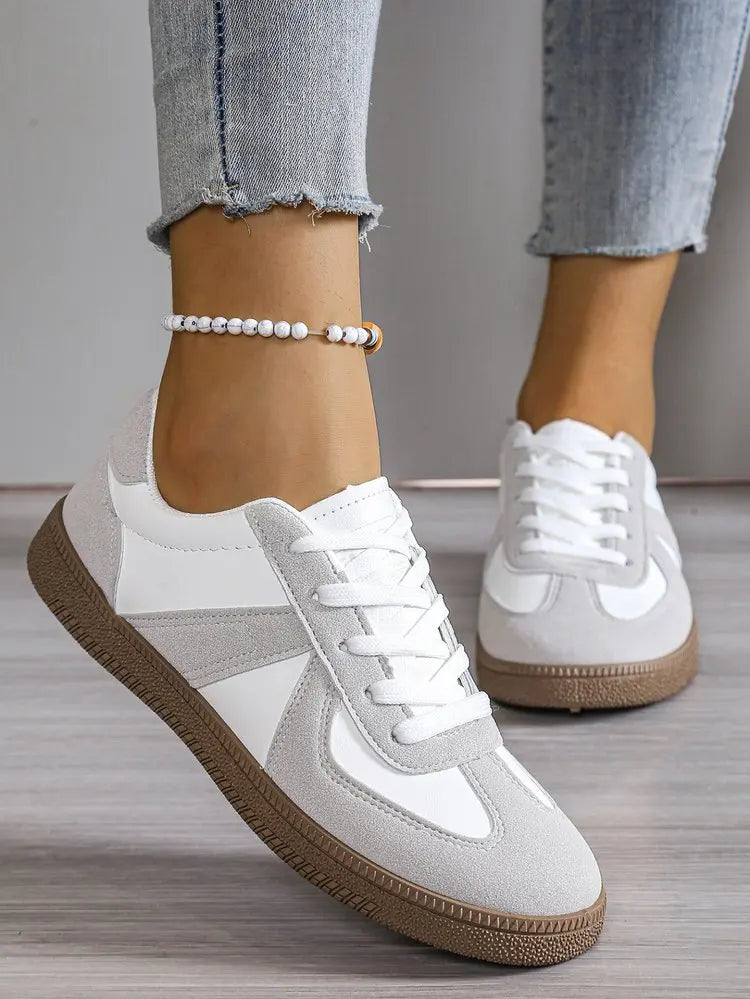 2025 autumn new flat sports shoes for women fashionable mixed color lace up vulcanized shoes comfortable casual shoes