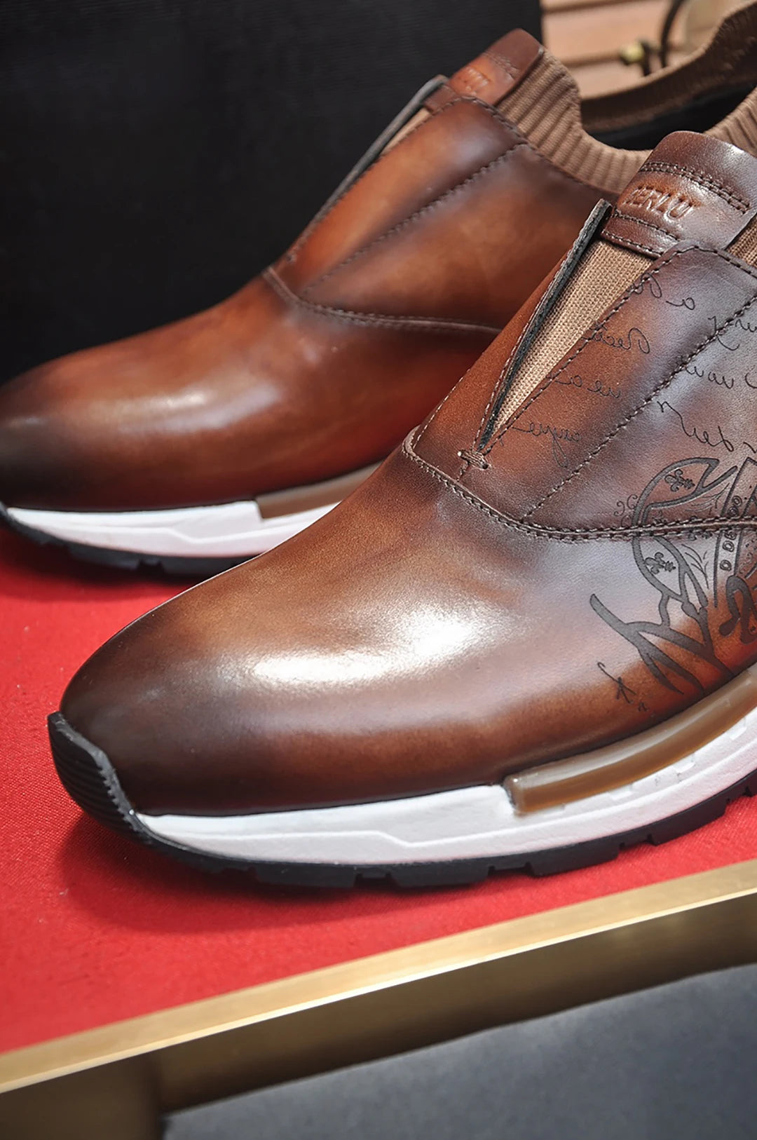 BLLIYOSS 1895 Men Shoes 2025 new Calf leather stitching  high quality Three dimensional relief sculpture Embossed badge pattern