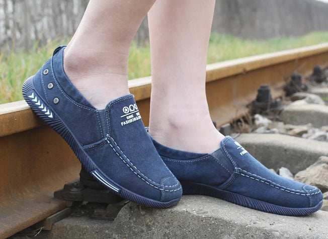 Luxury Designer Men's Canvas Shoes Slip on Casual Shoes Denim Male Loafers Soft Driving Moccasin Outdoor Breathable Men Sneakers