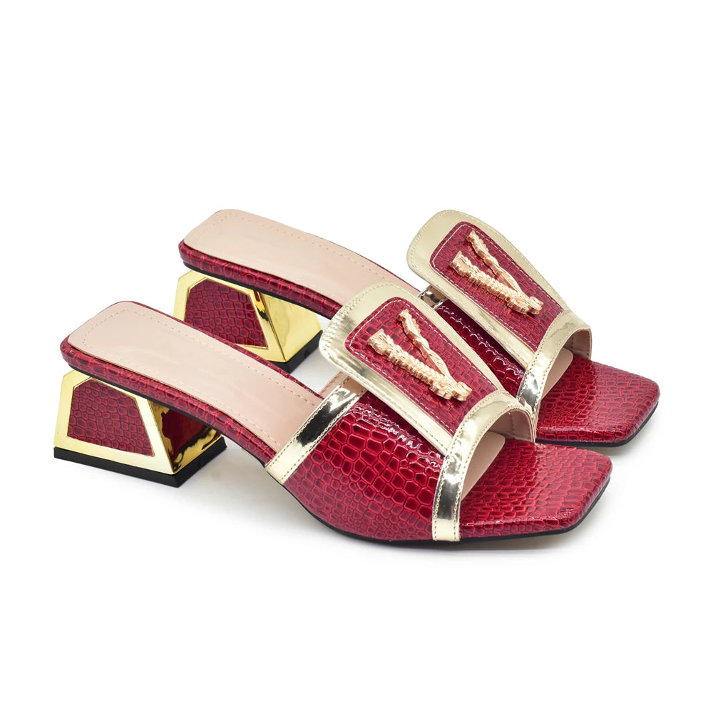 Latest Luxury Designer High Heels Sandals Women Open Toe Pumps Patent Leather Ladies Shoes and Sandals Decorated with Appliques