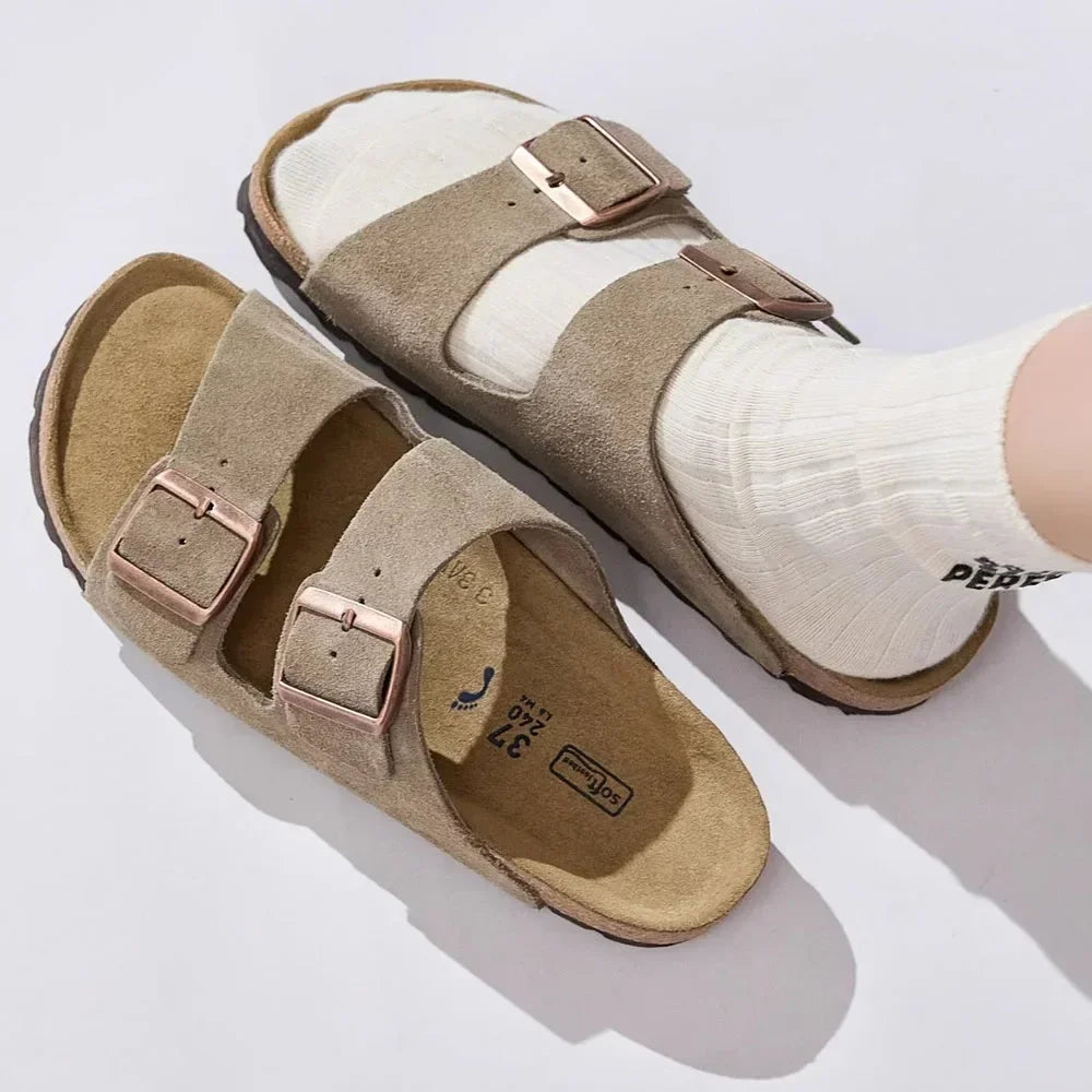 2026 Fashionable modern men's and women's sandals are comfortable and versatile for summer, beach, and outdoor use