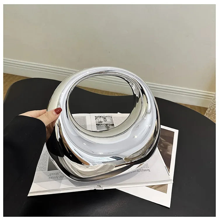 Hot Selling Creative Design Women's Top-Handle Bag PVC Metallic Luster Half Moon Banquet Women's Bag 2026 New Luxury Handbag