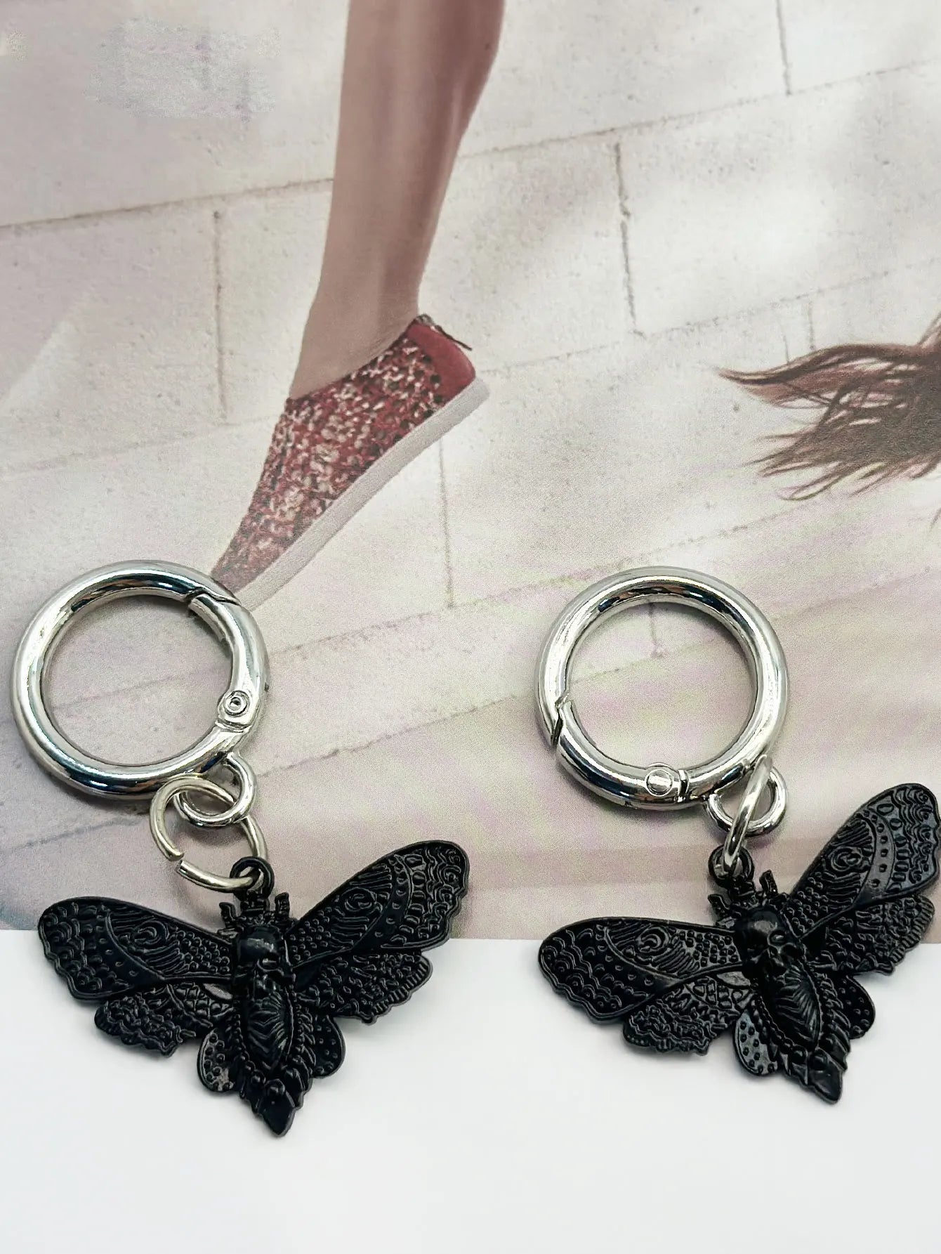 1 Pair of Gothic Ancient Silver Black Skull Butterfly Moth Decoration for Boots, DIY Shoe Accessories Add Mysterious Atmosphere for Women and Men - Compact, Exquisite, Multifunctional Fashion Items, Halloween Gifts