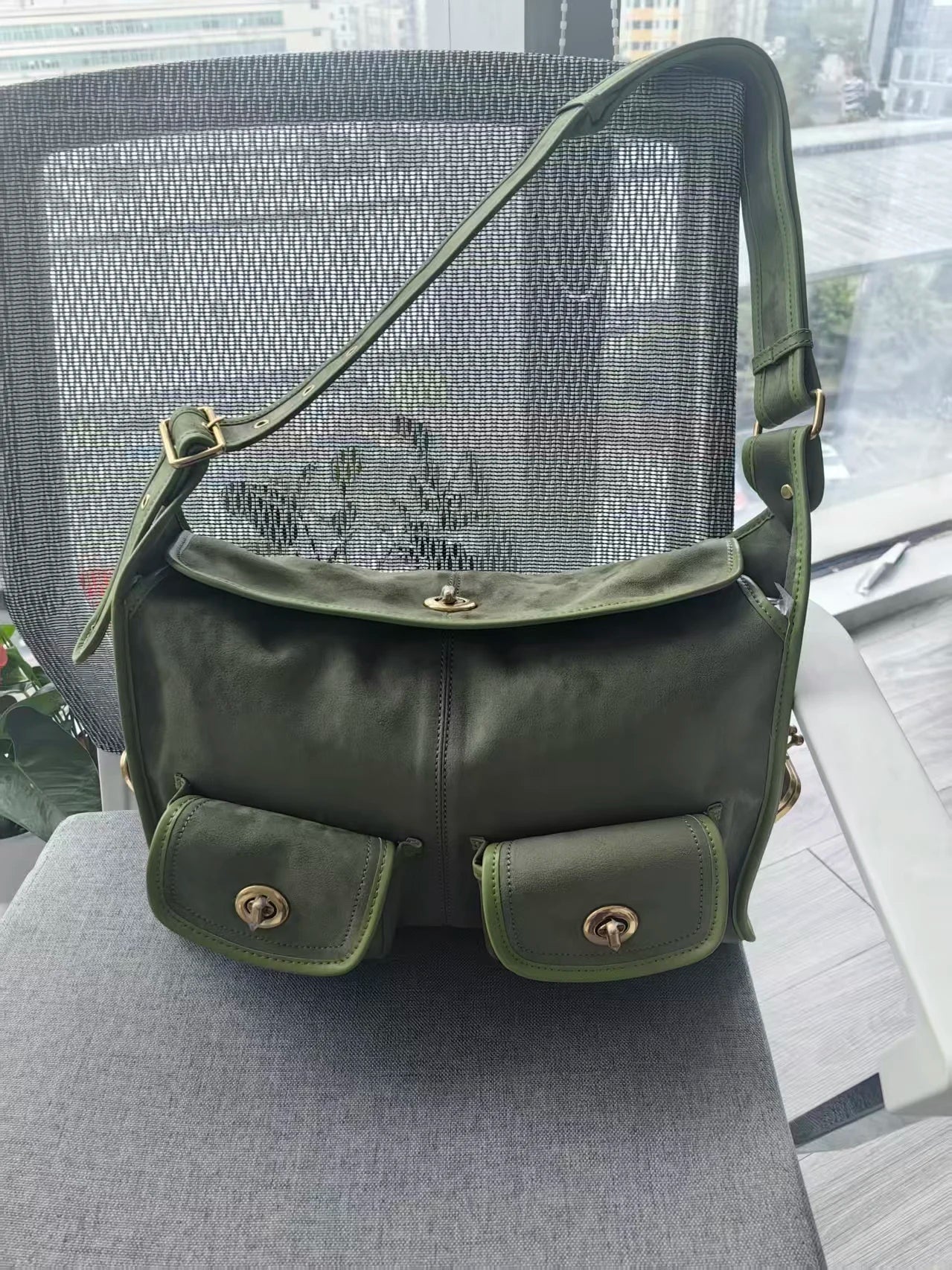 Casual Commuter Large Capacity Suede Pillow Bag Single Shoulder Crossbody Bag Vintage Style Polyester Lining Zipper Closure