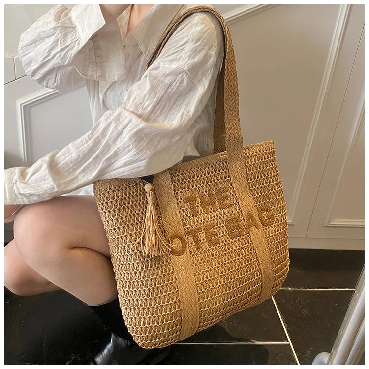 Straw woven bag, women's new versatile large capacity commuting tote bag, fashionable and stylish vacation bag