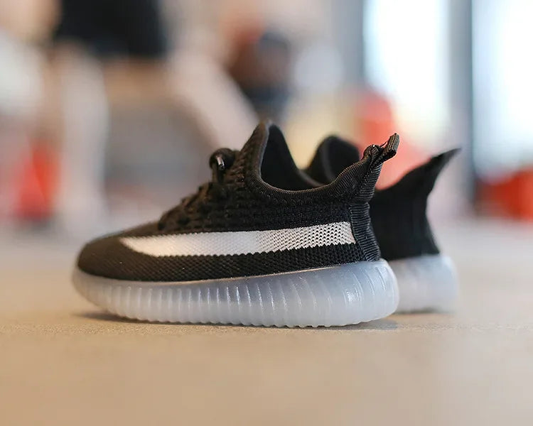 Fashion Kids Running Shoes Boys Girls Light Casual Sports Shoes Soft Soled Sneakers School Children's Sneakers Tennis Flat Shoes
