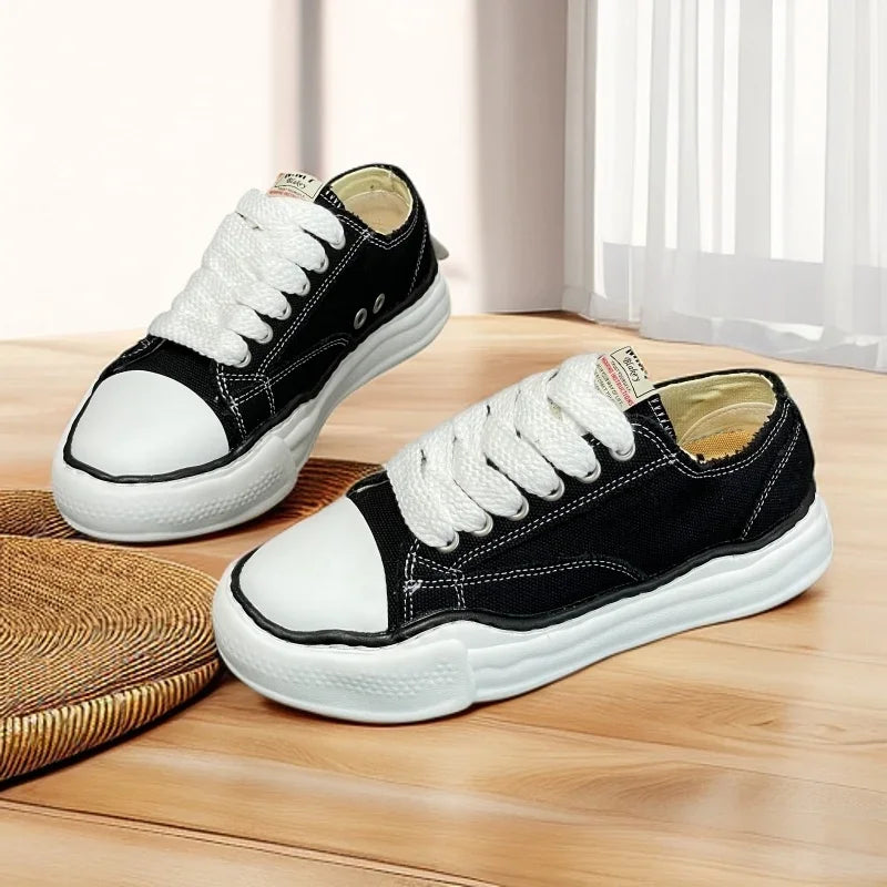 SneakersRetro Casual Unisex Sports Sneakers 2026 New: Streetwear Brand Couples Breathable Soft-Soled Versatile Student