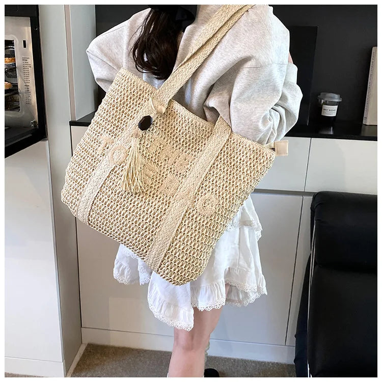 Straw woven bag, women's new versatile large capacity commuting tote bag, fashionable and stylish vacation bag