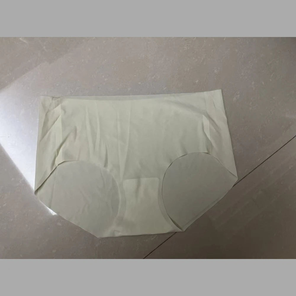 Ladies Summer Thin Quick Dry Ice Silk Triangle Panties Seamless Japanese Style Masking Butt Shaping Sexy 3D Peach Bottom Underwe