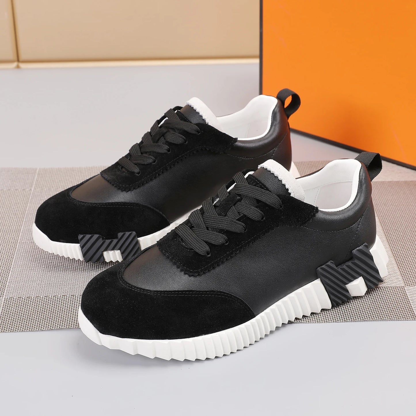 Leather Men's Shoes Comfortable Breathable British Style Casual Running Shoes Fashionable Board Shoes round Toe Thick Bottom