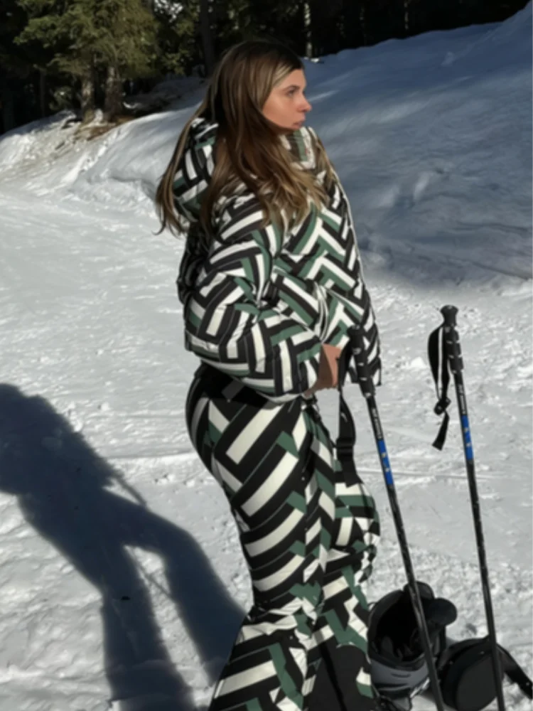 Bold Black And White Striped Green Ski Suit Long Sleeved Hooded Zipper Thick Jackets Warm Pant 2026 New Woman Outdoor Sportswear