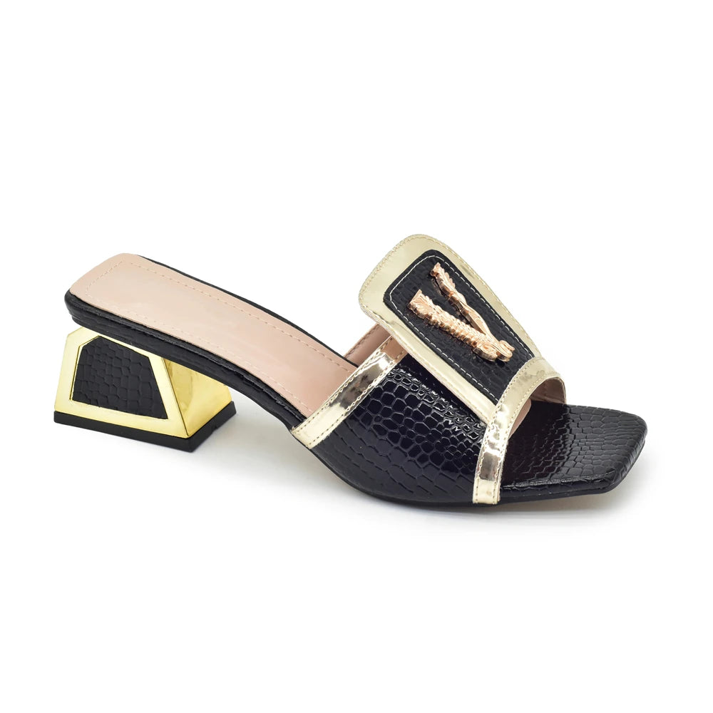 Latest Luxury Designer High Heels Sandals Women Open Toe Pumps Patent Leather Ladies Shoes and Sandals Decorated with Appliques