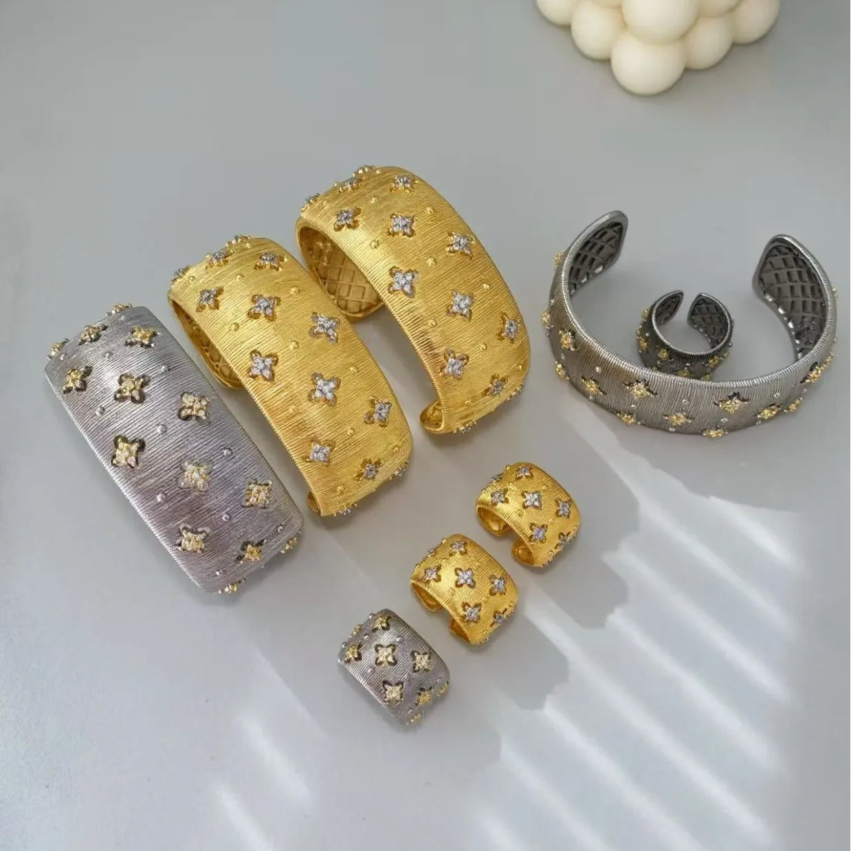 European and American Light Luxury Style 18K Gold Texture Inlaid Diamond Flower Brushed Bangles and Rings Set
