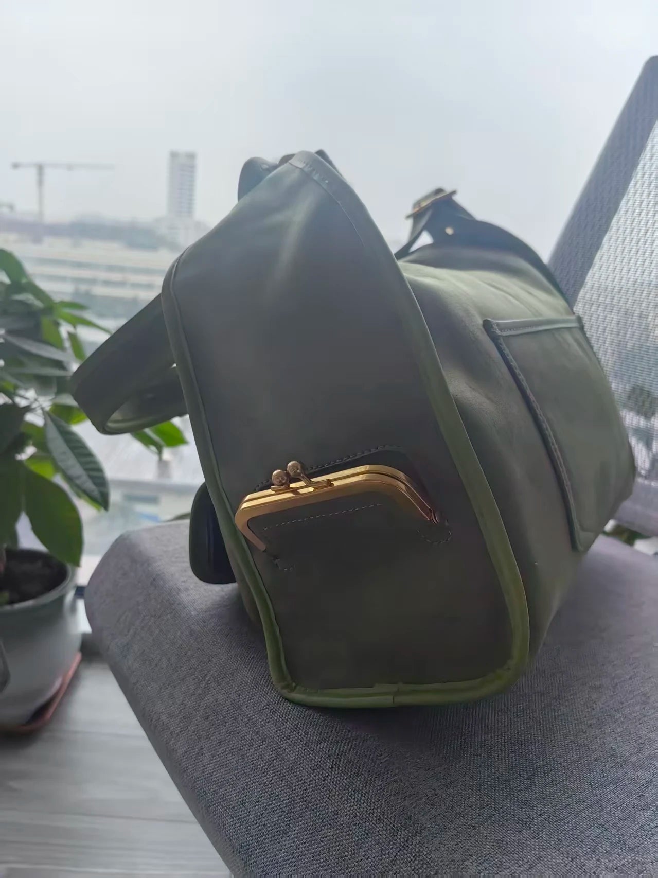 Casual Commuter Large Capacity Suede Pillow Bag Single Shoulder Crossbody Bag Vintage Style Polyester Lining Zipper Closure
