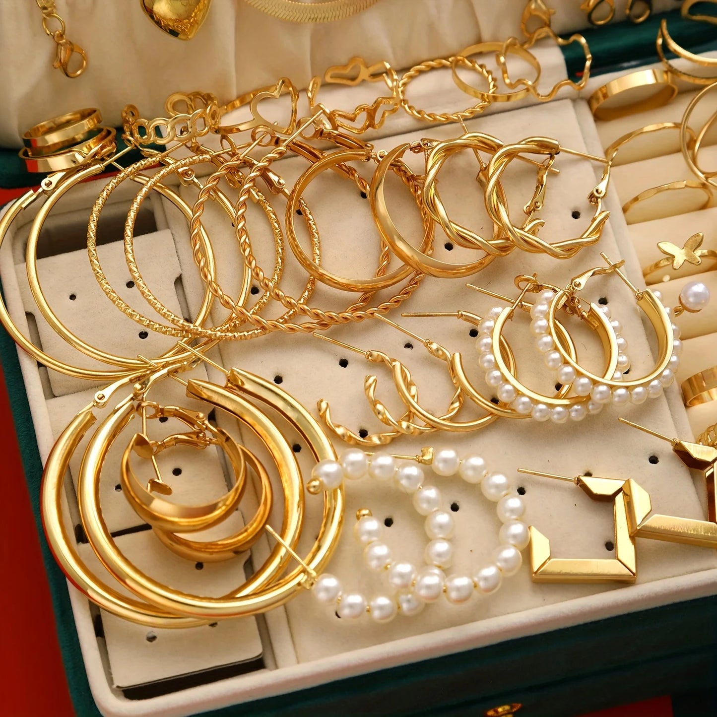 54 piece set of fashionable and luxurious vintage rings, earrings, heart-shaped necklaces, bracelets, and multiple jewelry sets