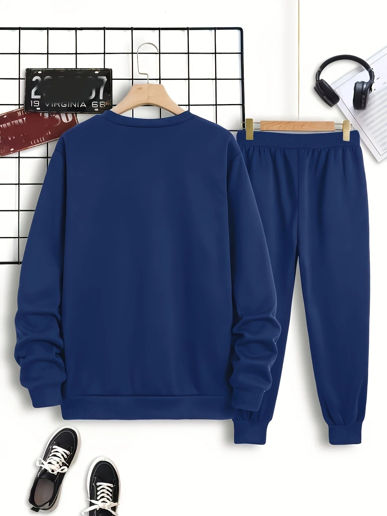 The new men's hoodie set for Spring and Autumn 2025 is a comfortable and soft streetwear collection with letter prints
