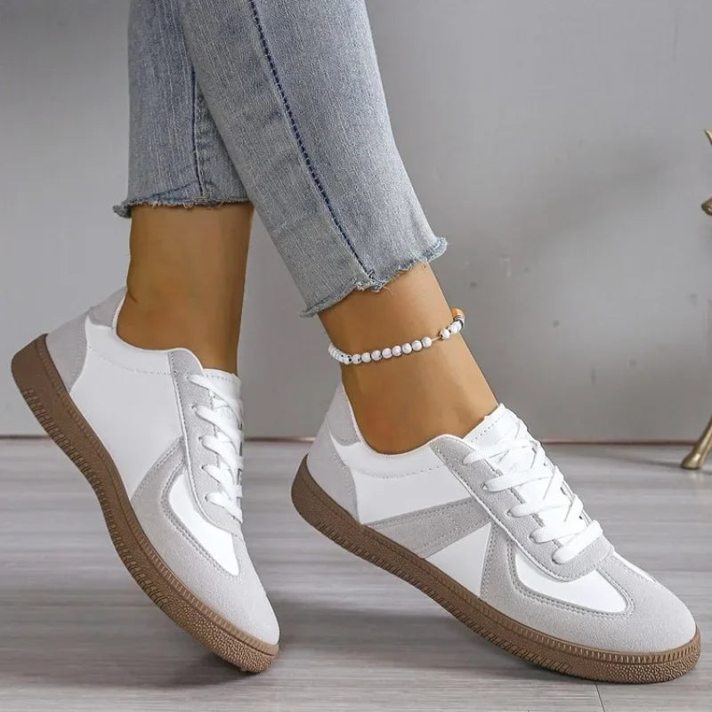 2025 autumn new flat sports shoes for women fashionable mixed color lace up vulcanized shoes comfortable casual shoes