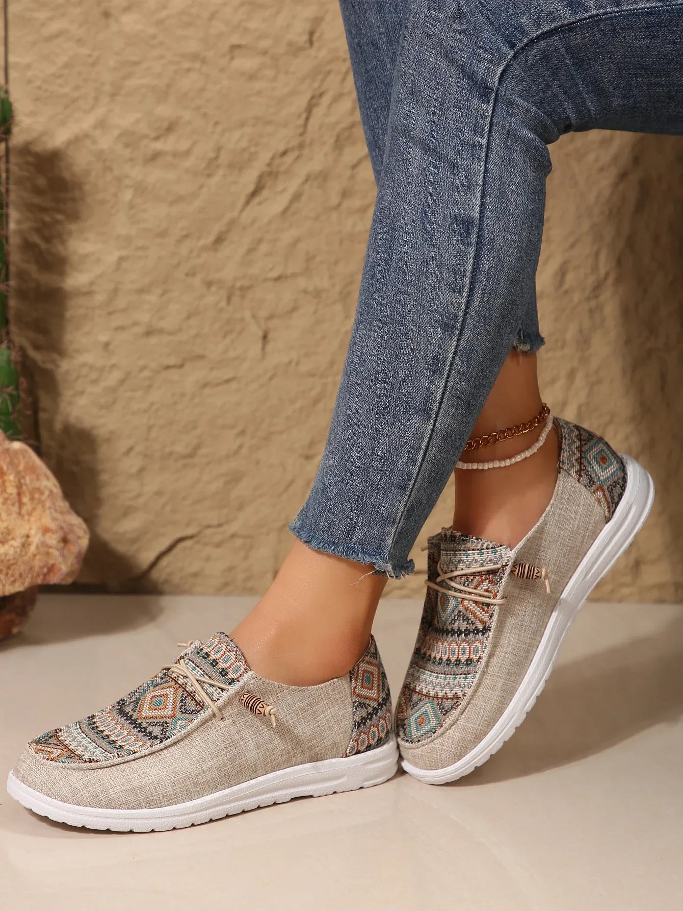 Women's Lightweight Sports Shoes Spring Fashion Flats Lace Up Soft Sole Casual Sneakers Women Comfortable Non Slip Walking Shoes