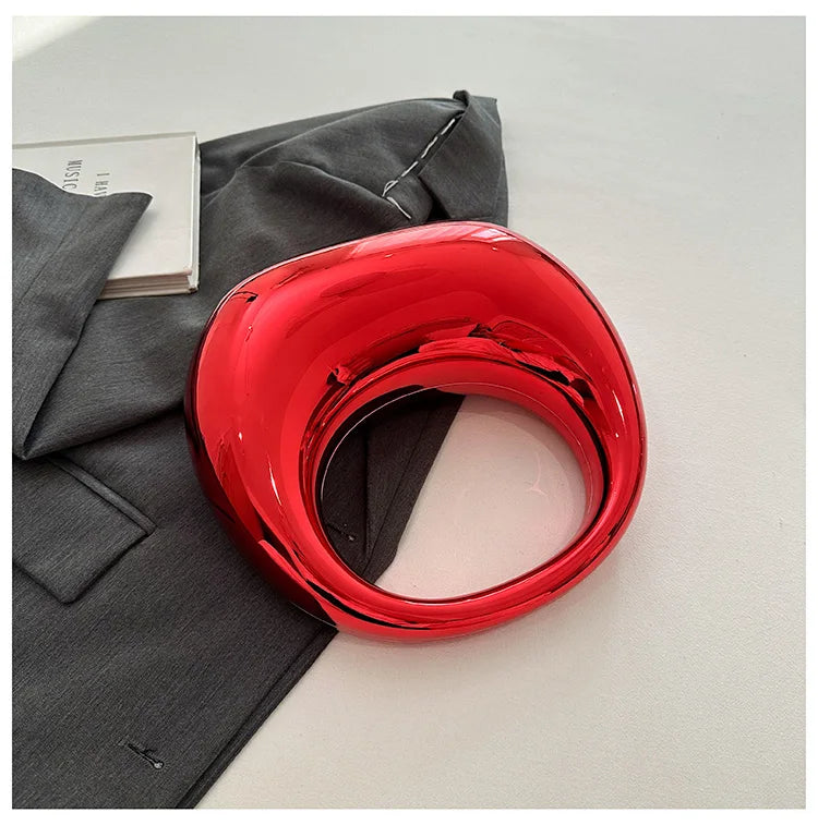 Hot Selling Creative Design Women's Top-Handle Bag PVC Metallic Luster Half Moon Banquet Women's Bag 2026 New Luxury Handbag
