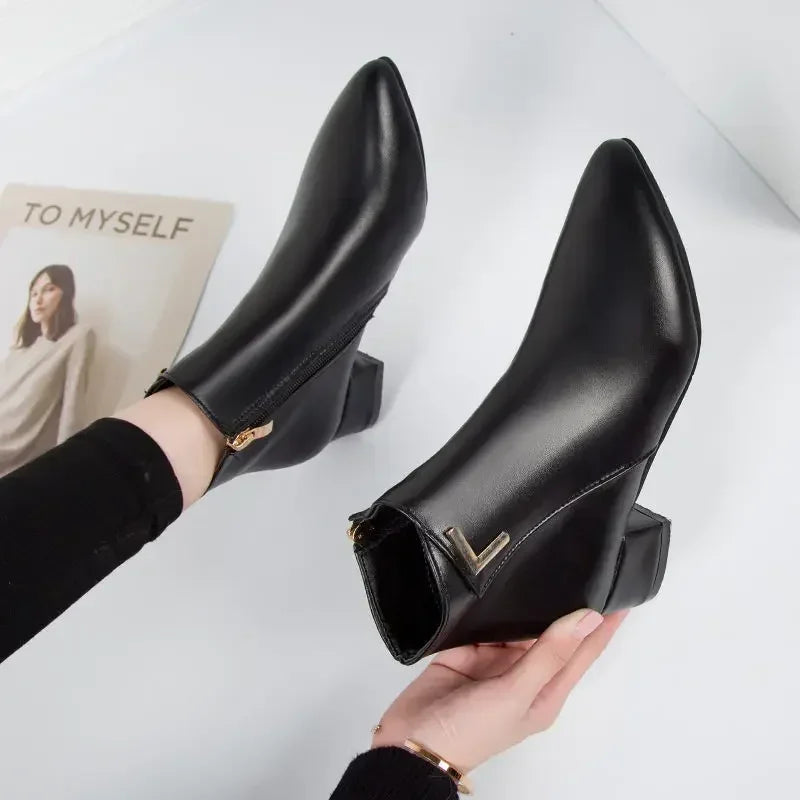 Short women's boots 2025 autumn/winter new Korean version medium thick heel short boots with zipper frosted face pointed single