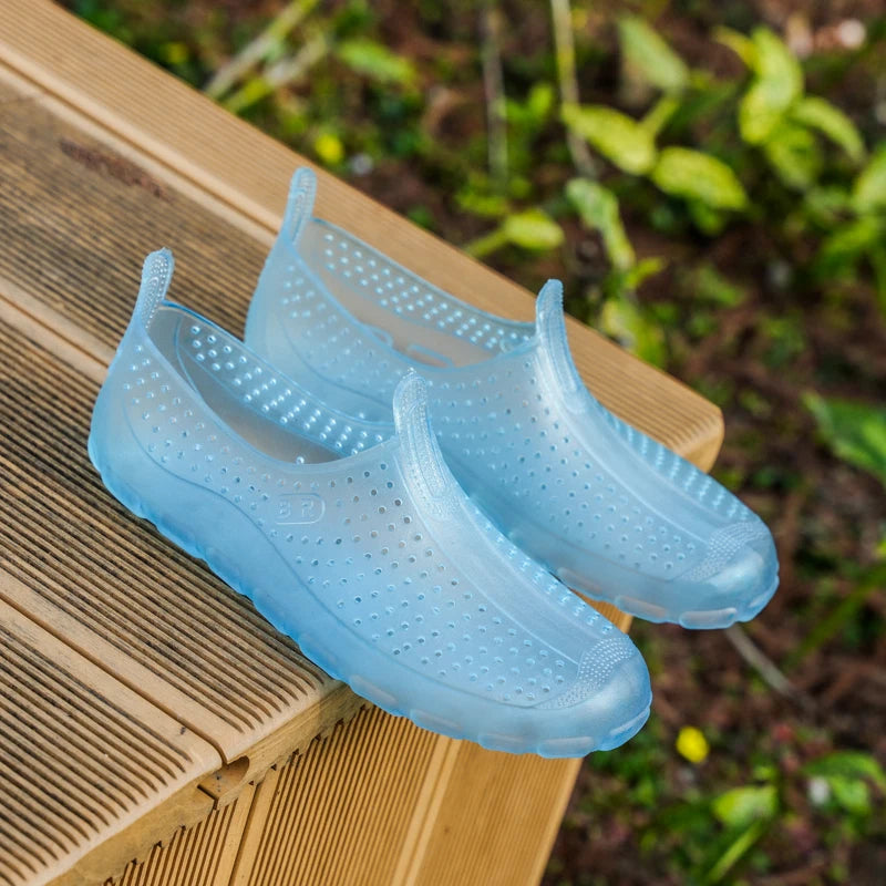1 Pair of Women's Water Shoes for Outdoor Sports, River Tracing, Beach Swimming, and Men's Drainage Shoes (Run a Half Size Smaller)