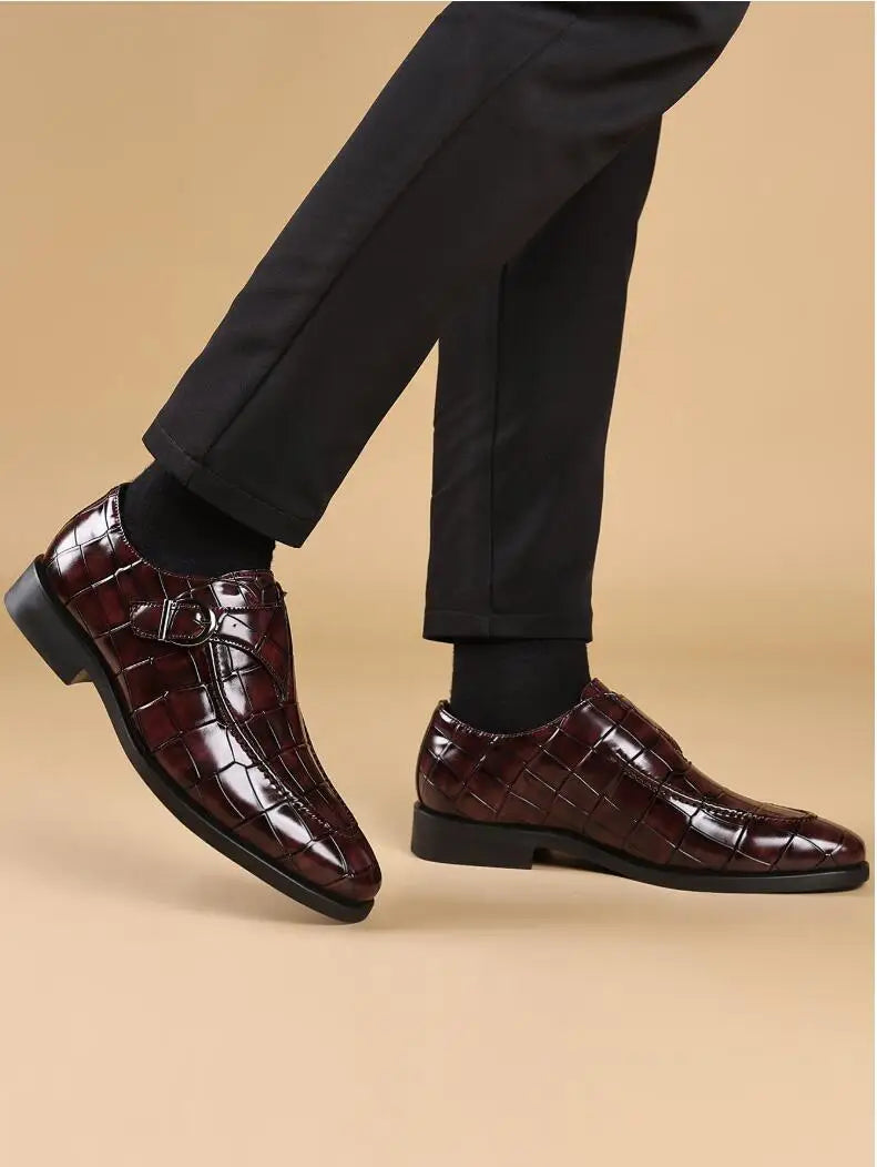 Autumn Retro Men Formal Shoes Slip on Men Casual Loafers Brand Moccasin Buckle Brogue Business Formal Men Shoes New Style
