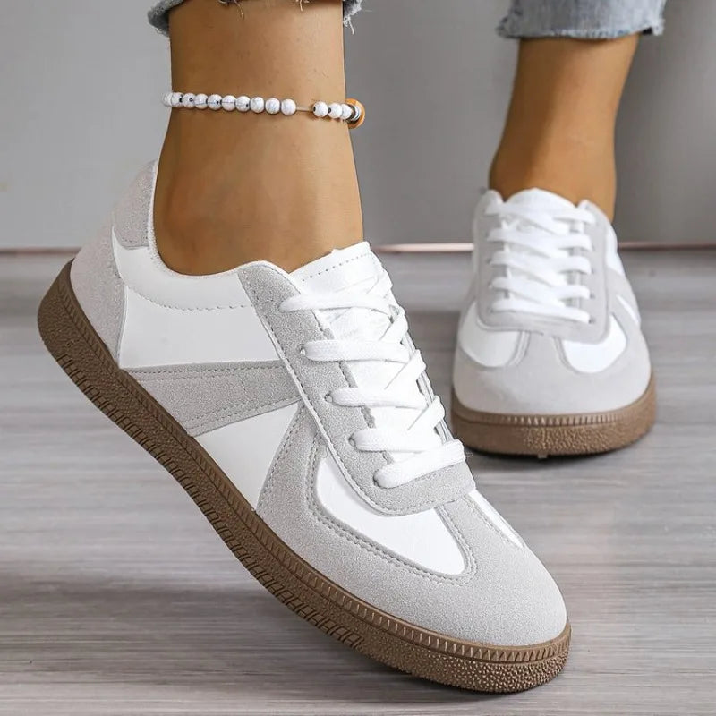 2025 autumn new flat sports shoes for women fashionable mixed color lace up vulcanized shoes comfortable casual shoes