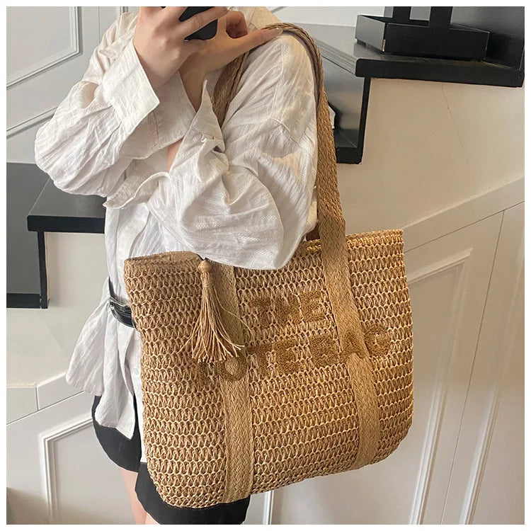 Straw woven bag, women's new versatile large capacity commuting tote bag, fashionable and stylish vacation bag