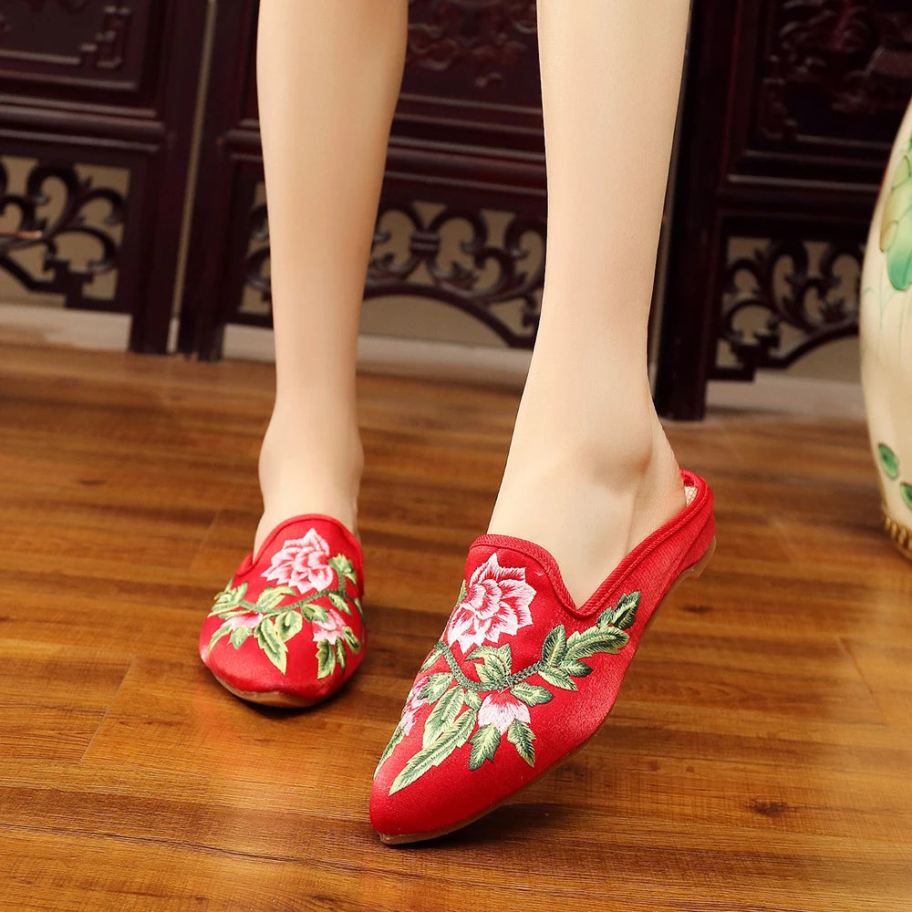 Veowalk Flowers Embroidered Women Flannel Cotton Mules Slippers Close Pointed Toe All Season Leisure Ladies Comfort Flat Shoes