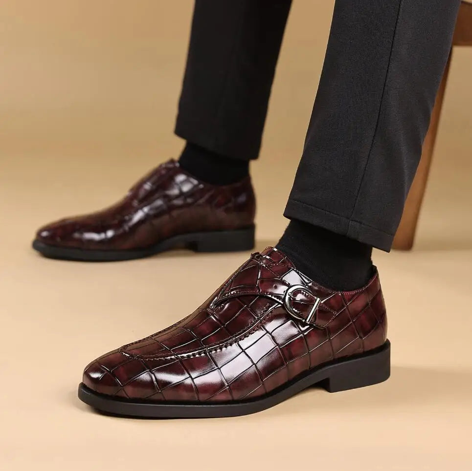 Autumn Retro Men Formal Shoes Slip on Men Casual Loafers Brand Moccasin Buckle Brogue Business Formal Men Shoes New Style