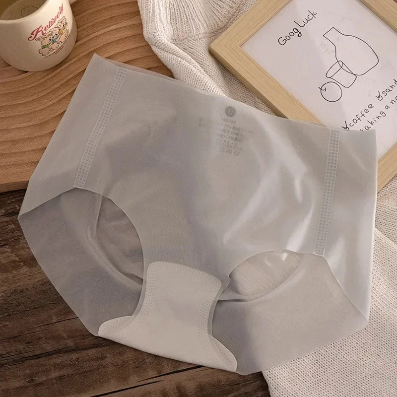 Ladies Summer Thin Quick Dry Ice Silk Triangle Panties Seamless Japanese Style Masking Butt Shaping Sexy 3D Peach Bottom Underwe