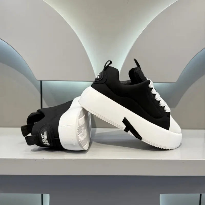 Thick Bottom Heightening White Shoes Round Toe Lace Up Casual Board Shoes Men Anti-slip Comfort Sneakers Fashion Running Shoes