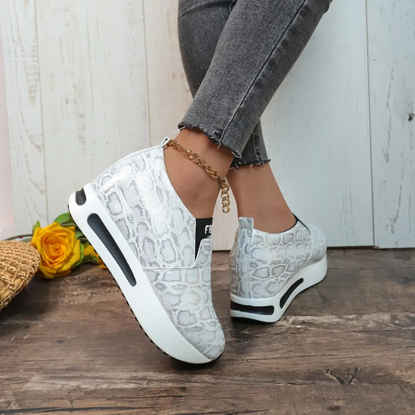 Women Sneakers New Casual Non-Slip Platform Sneakers Women Fashion Slip-On Designer Shoes for Women Fashion Lightweight Loafers