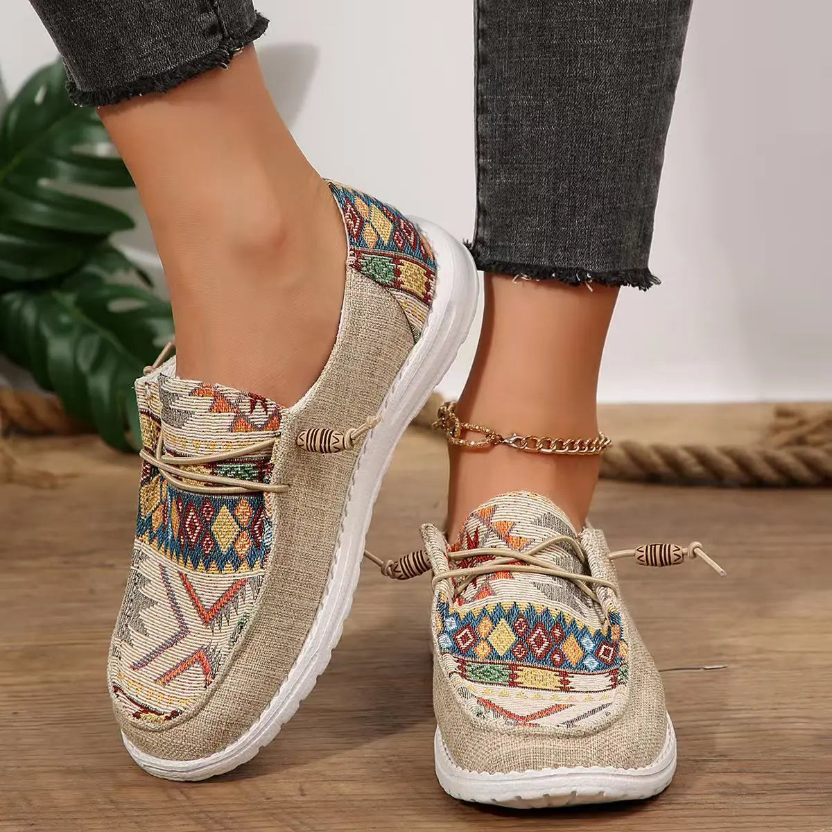 Women's Lightweight Sports Shoes Spring Fashion Flats Lace Up Soft Sole Casual Sneakers Women Comfortable Non Slip Walking Shoes