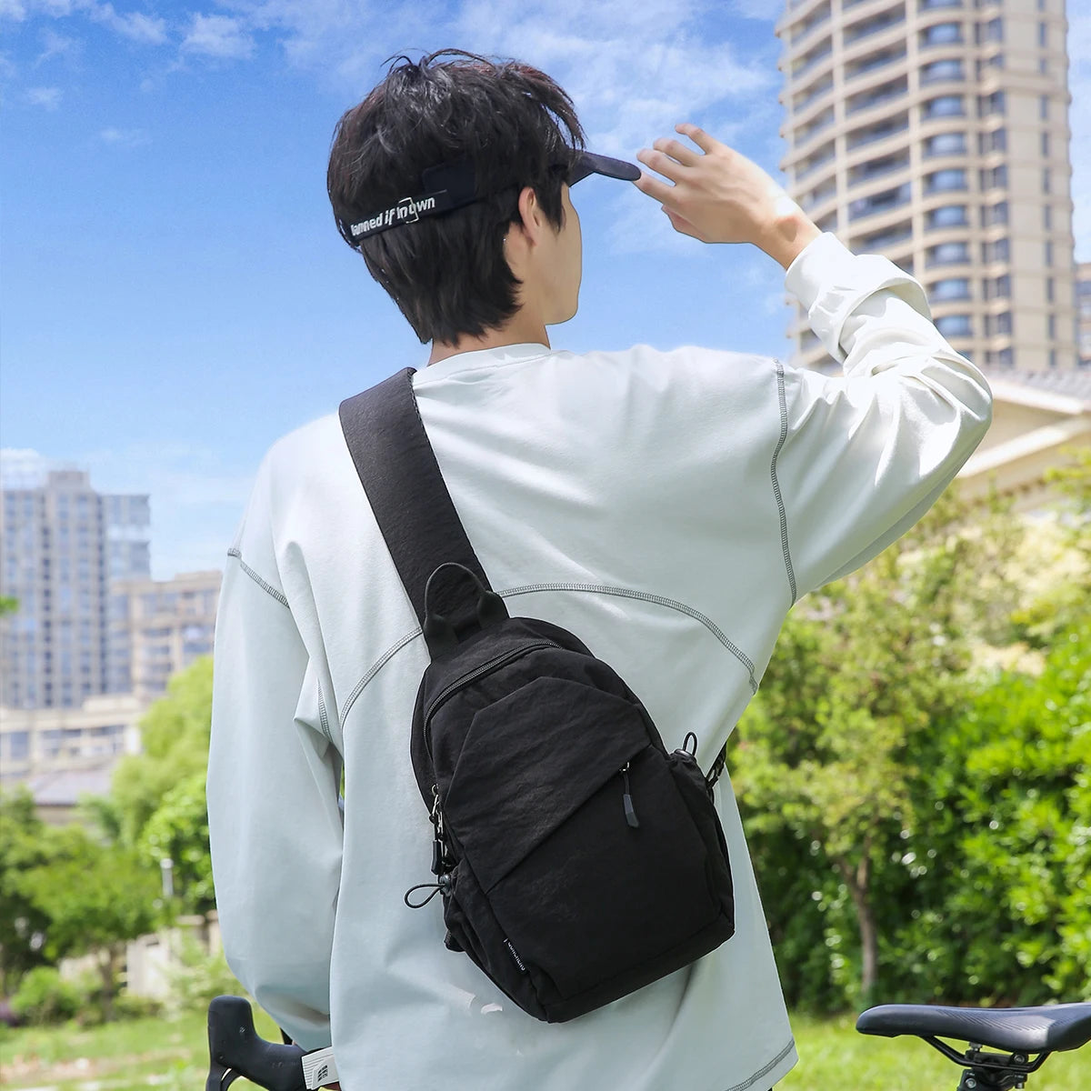 Men's Chest Bag, Fashionable Chest Messenger Bag, Niche Waist Bag, Large-Capacity Casual Commuter Shoulder Bag, Mountain Climbing