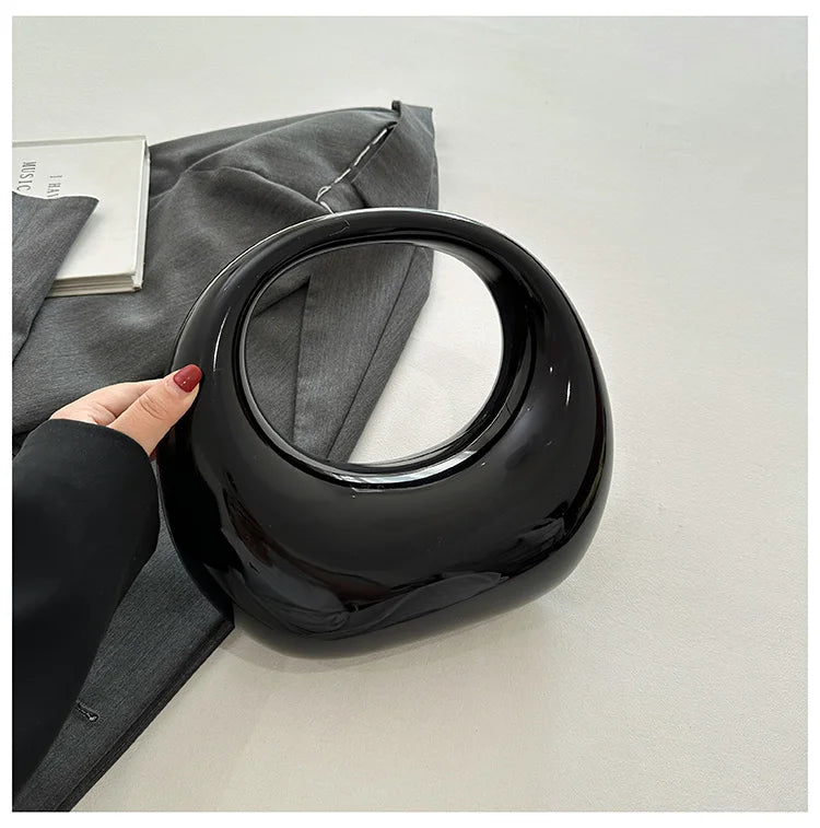 Hot Selling Creative Design Women's Top-Handle Bag PVC Metallic Luster Half Moon Banquet Women's Bag 2026 New Luxury Handbag