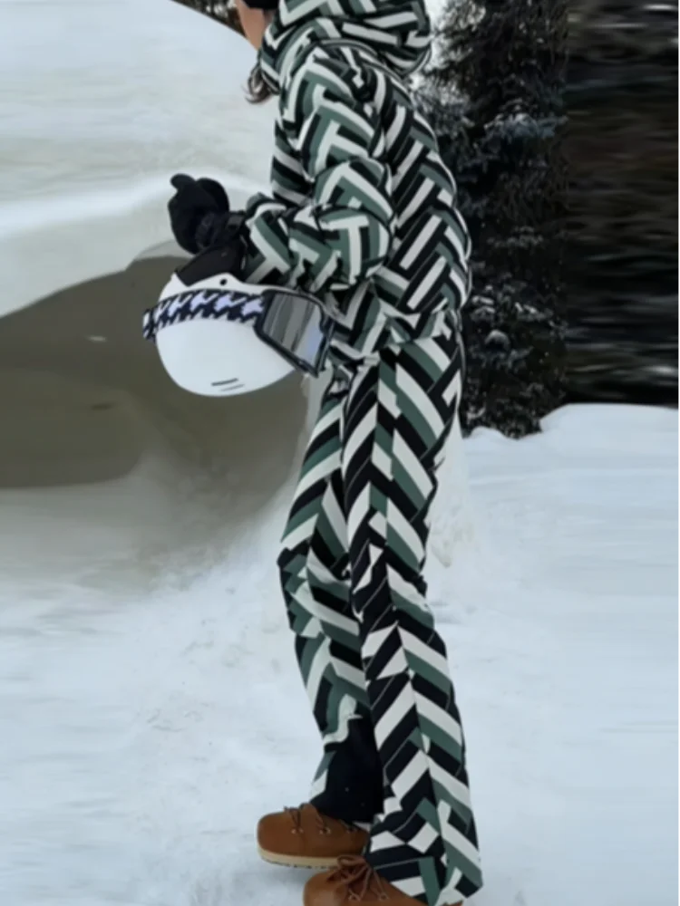 Bold Black And White Striped Green Ski Suit Long Sleeved Hooded Zipper Thick Jackets Warm Pant 2026 New Woman Outdoor Sportswear