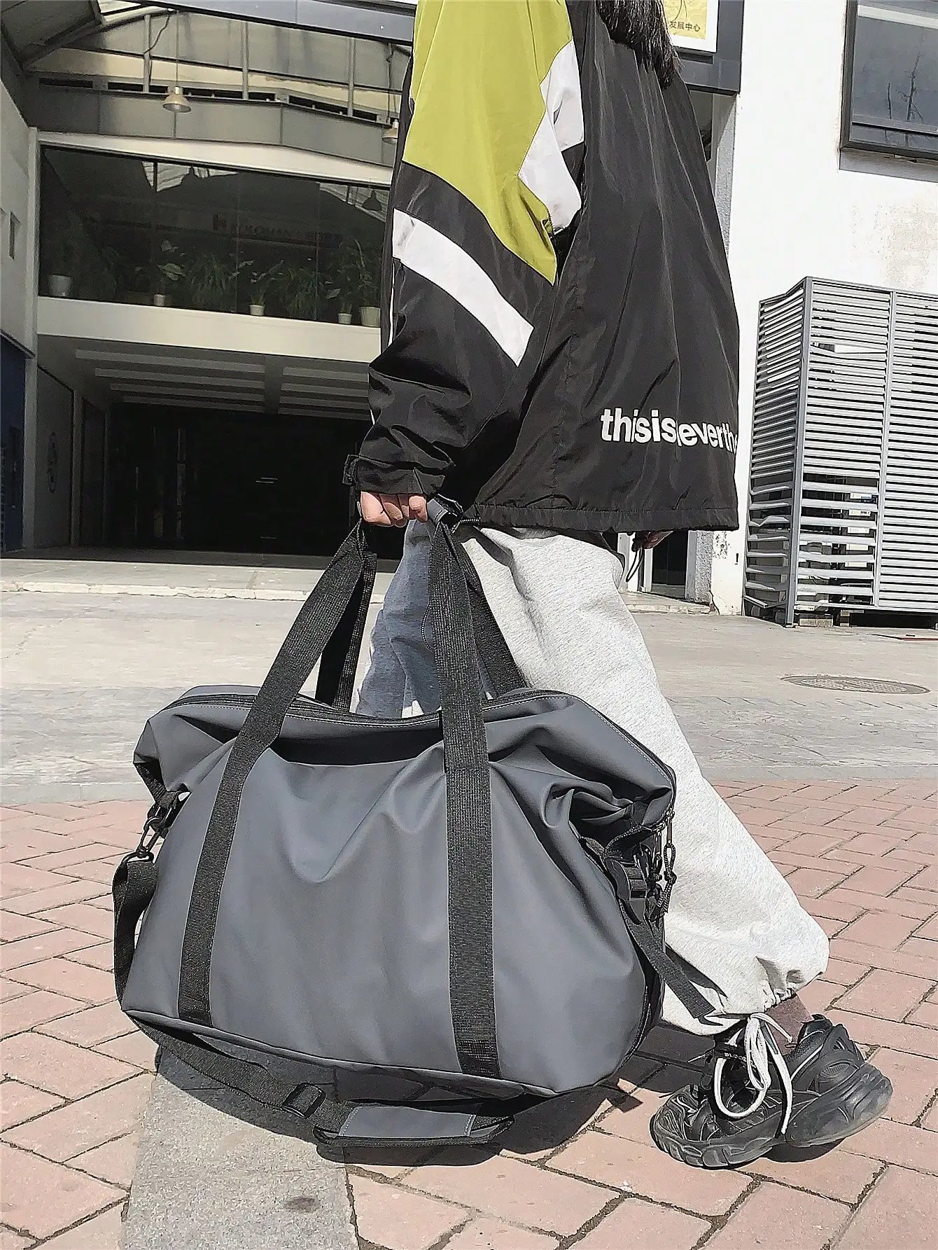 Handheld travel bag, large capacity sports and fitness bag, lightweight storage luggage bag, one shoulder crossbody travel bag