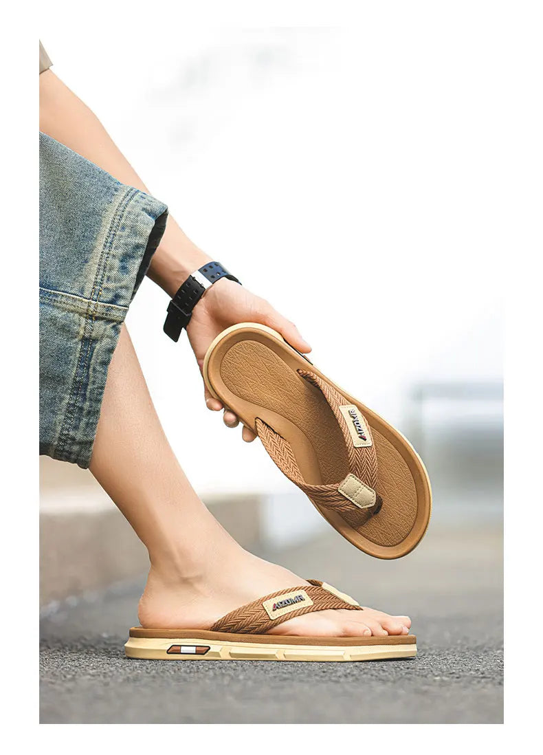 Stylish, versatile men’s moccasin sandals with soft soles, comfortable, slip-resistant, and durable, perfect for outdoor use.