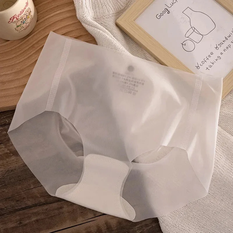 Ladies Summer Thin Quick Dry Ice Silk Triangle Panties Seamless Japanese Style Masking Butt Shaping Sexy 3D Peach Bottom Underwe