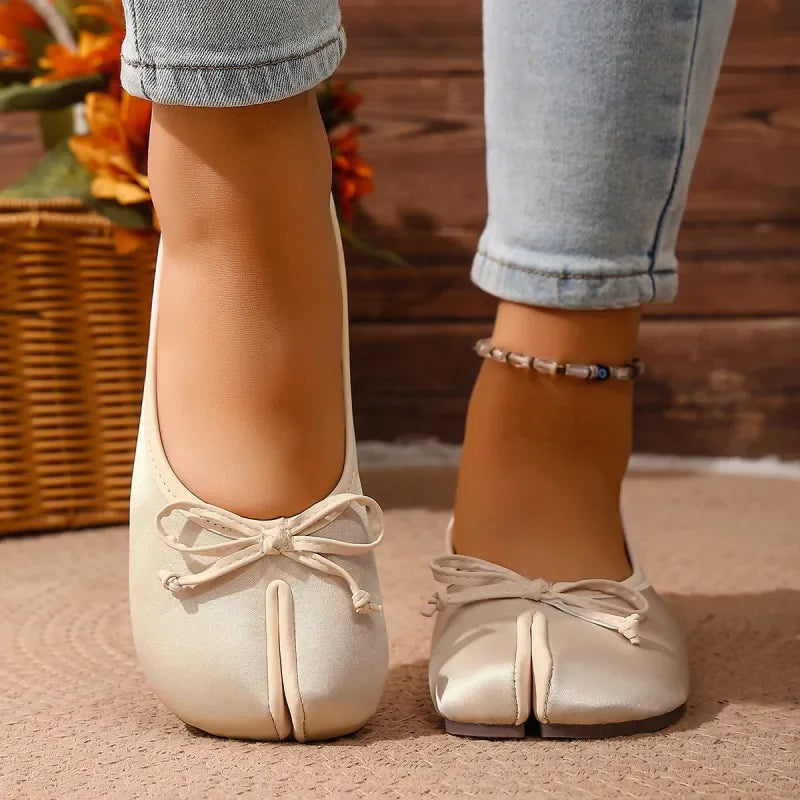 Tabi Ballet Flats for Women Split Toe Flat Shoes Elegant Bow Knot Slip on Shoes French Vintage Summer Flats Trendy Shoes