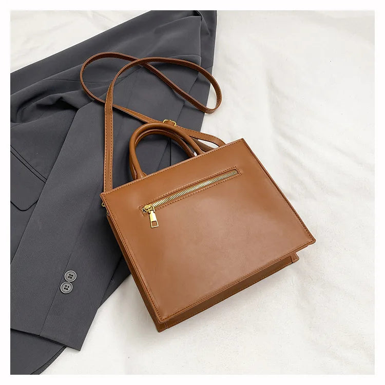 Vintage and Luxury Designer Bag Popular Fashionable Tote Bag Large Capacity with Delicate Embroidery Cat Printing Bag for Women